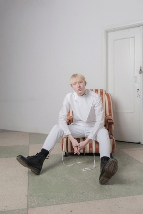 欧美时尚风格白人帅哥图片